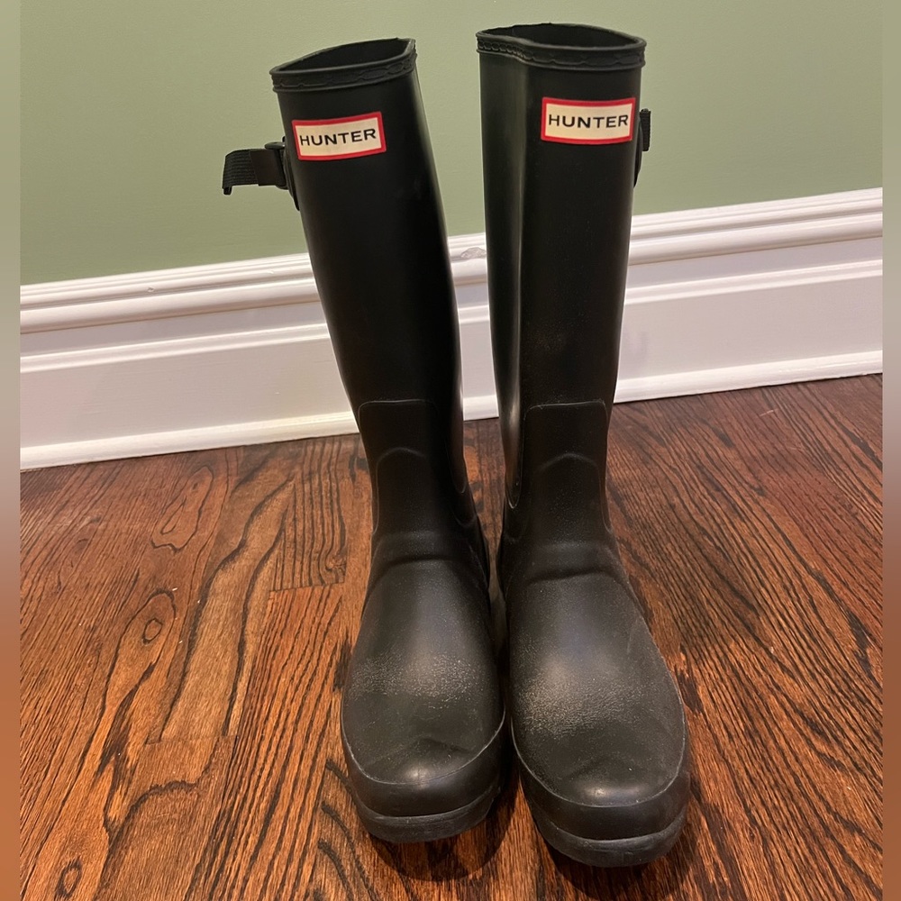 hunter rain boots, size 8